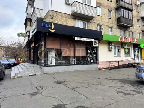 комерційна за адресою Будівельників вул., 8