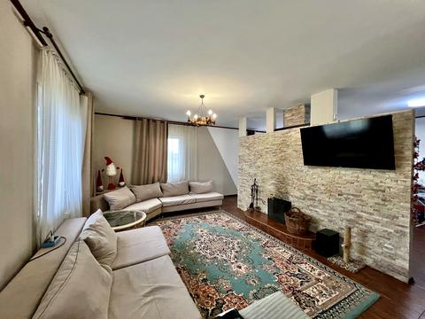 будинок за адресою Революції Гідності вул. (Революції)