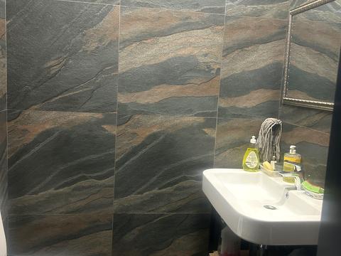 комерційна за адресою Київська, 1