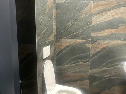 комерційна за адресою Київська, 1