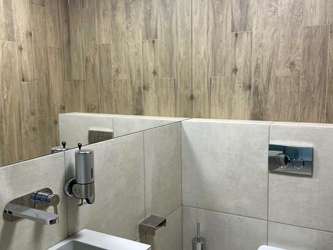 комерційна за адресою Академіка Андрія Сахарова вул., 80а