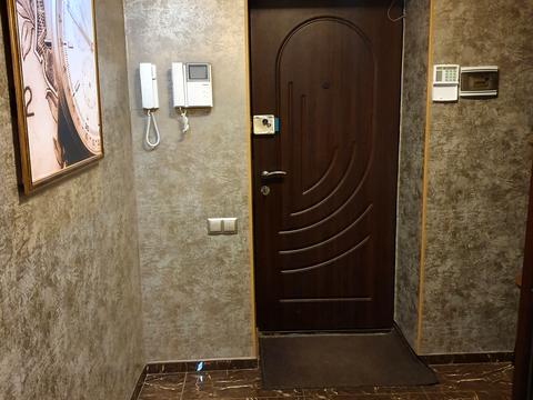 комерційна за адресою Межигірська вул., 25