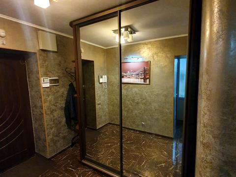 комерційна за адресою Межигірська вул., 25