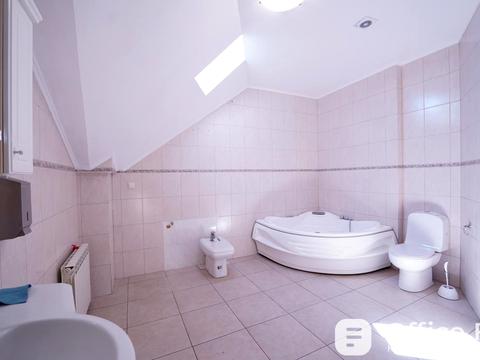 комерційна за адресою Трьохсвятительська вул., 13