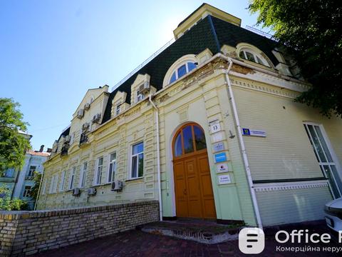комерційна за адресою Трьохсвятительська вул., 13