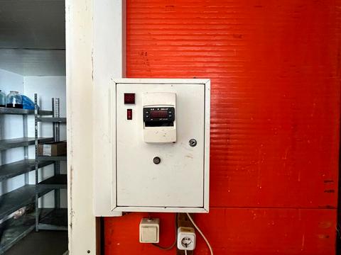 комерційна за адресою Центральна площа, 2Б