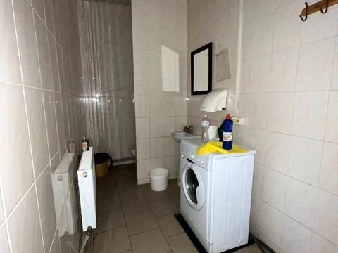 комерційна за адресою Центральна площа, 2Б