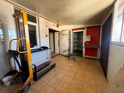 комерційна за адресою Центральна площа, 2Б