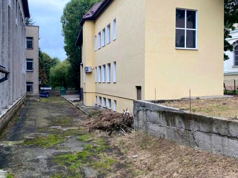 комерційна за адресою Андрея Шептицького вул., 105а