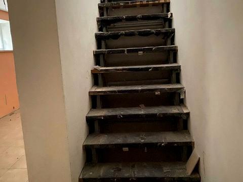 комерційна за адресою Андрея Шептицького вул., 105а