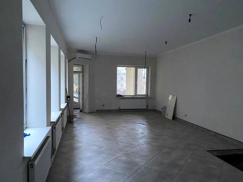 комерційна за адресою Андрея Шептицького вул., 105а