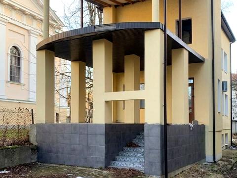 комерційна за адресою Андрея Шептицького вул., 105а