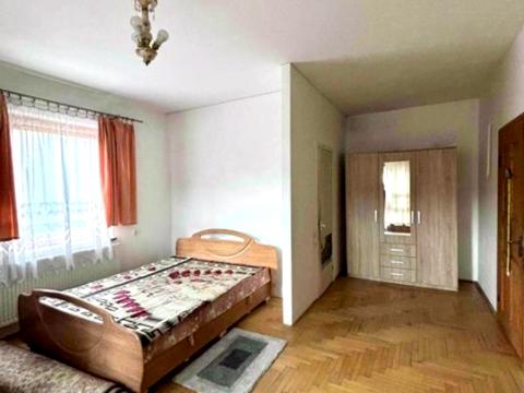 будинок за адресою Незалежності України вул.