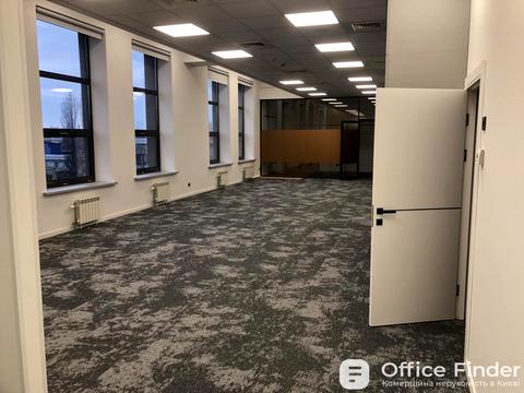 комерційна за адресою Новозабарська вул., 18