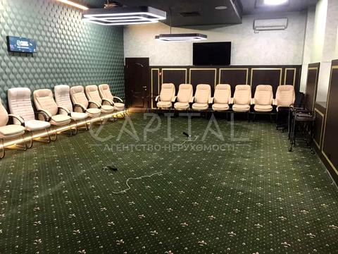 комерційна за адресою Київ, Бессарабська пл., 2