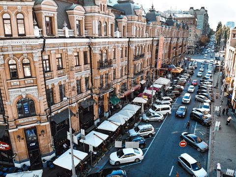 комерційна за адресою Басейна вул., 1