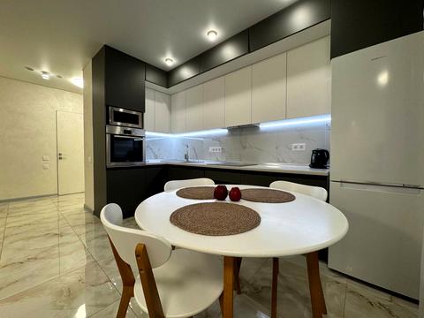 квартира за адресою Дніпровська набережна вул., 18-Б