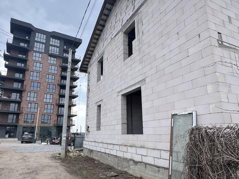 комерційна за адресою Келецька вул., 125