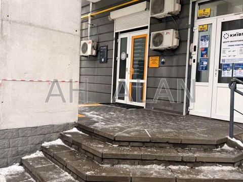 комерційна за адресою Раїси Окіпної вул., 4