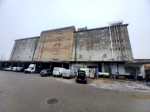 комерційна за адресою Паркова вул., 26