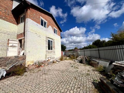 комерційна за адресою Таращанська вул., 143