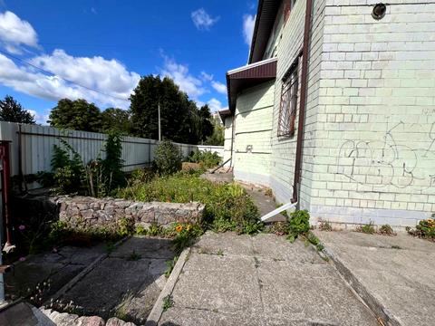 комерційна за адресою Таращанська вул., 143