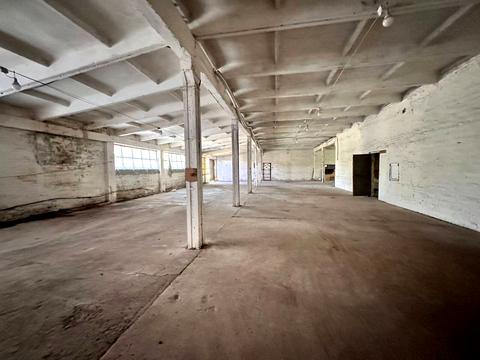 комерційна за адресою Колгоспна, 2в