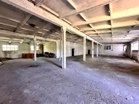 комерційна за адресою Колгоспна, 2в