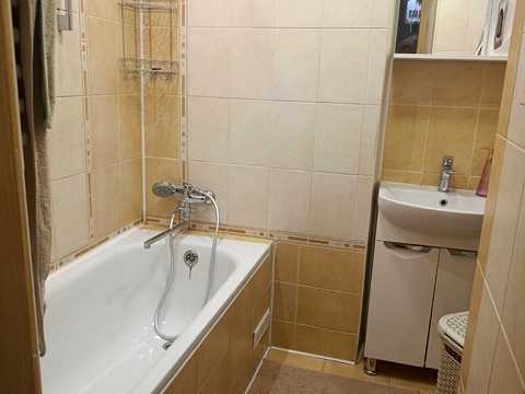 квартира за адресою Листопадна вул., 8