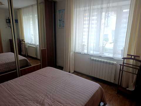 квартира за адресою Листопадна вул., 8