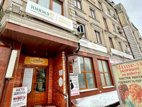 комерційна за адресою Богдана Хмельницького вул., 9