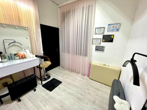 комерційна за адресою Богдана Хмельницького вул., 9