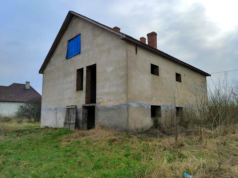 дом по адресу Яноша Ареня