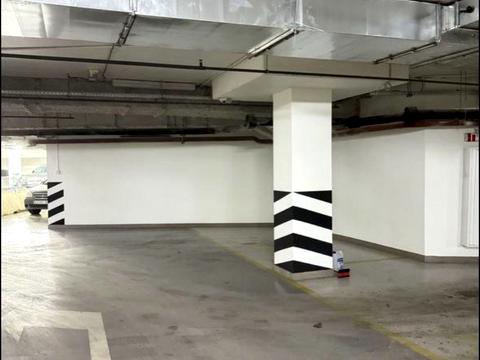 паркомісце за адресою Андрія Верхогляда вул. (Михайла Драгомирова), 11-В