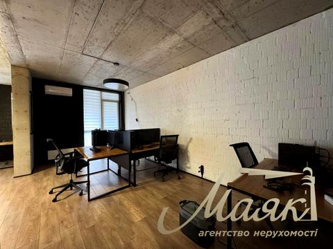 комерційна за адресою Предславинська вул., 57