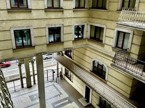 1860647965270332