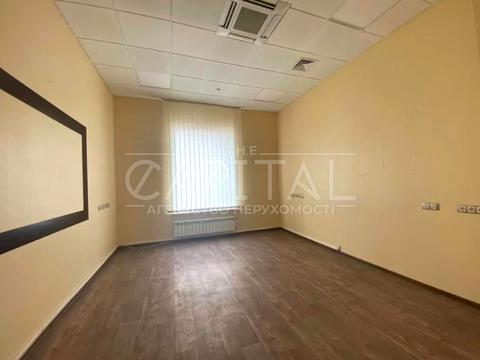 комерційна за адресою Лесі Українки бульв., 30В