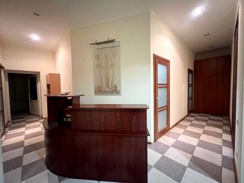 комерційна за адресою Володимирська вул., 78