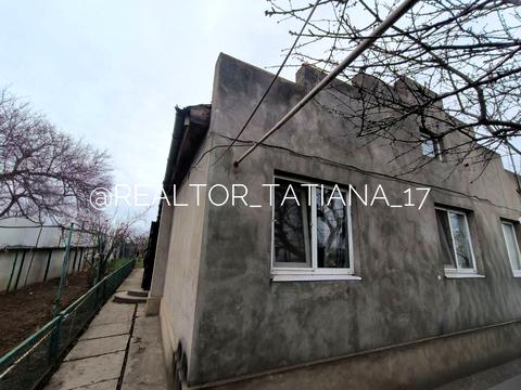 будинок за адресою Центральна, 1