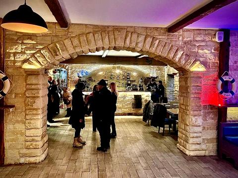 комерційна за адресою Академіка Брюкнера вул., 3