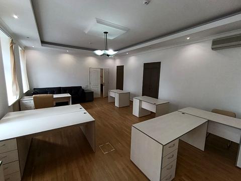 комерційна за адресою Михайлівська вул., 12