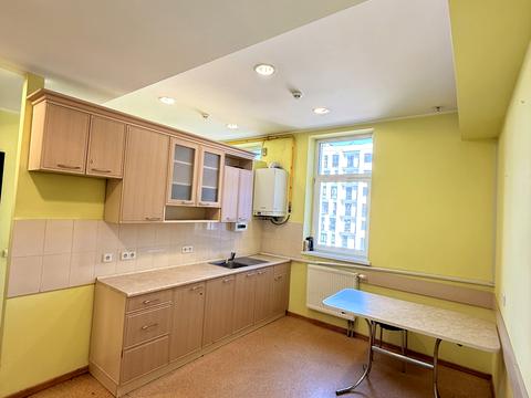 комерційна за адресою Леоніда Перфецького вул., 11б