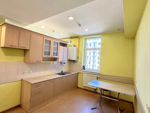 комерційна за адресою Леоніда Перфецького вул., 11б