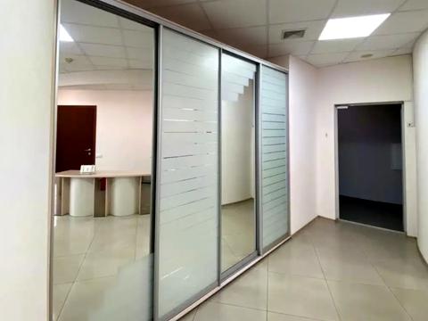 комерційна за адресою Королеви Єлизавети ІІ вул. (Глинки), 2