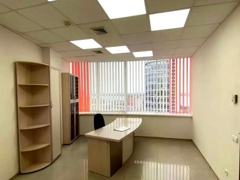 комерційна за адресою Королеви Єлизавети ІІ вул. (Глинки), 2