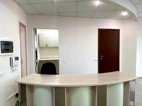 комерційна за адресою Королеви Єлизавети ІІ вул. (Глинки), 2