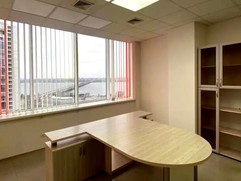 комерційна за адресою Королеви Єлизавети ІІ вул. (Глинки), 2