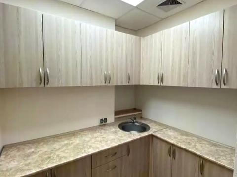 комерційна за адресою Королеви Єлизавети ІІ вул. (Глинки), 2