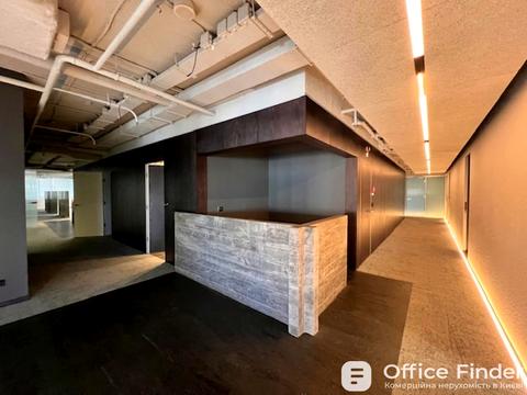 комерційна за адресою Володимирська вул., 12