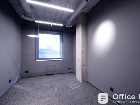 комерційна за адресою Володимирська вул., 12